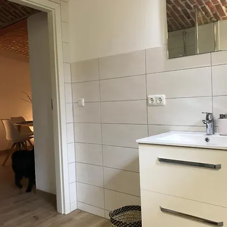 Leone Apartment
